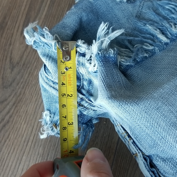 2/$25 Talula Low Rise shredded hem shorts size 27 - Picture 13 of 13